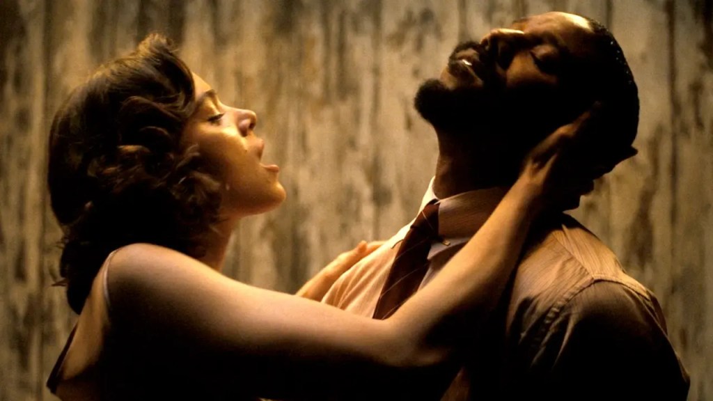 Hailee Steinfeld and Michael B. Jordan in Sinners.